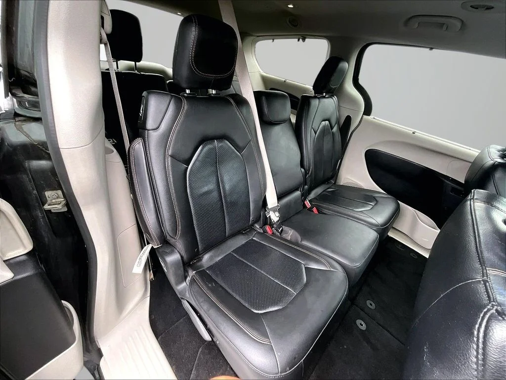 Used 2019 Gray Chrysler Touring L image 25