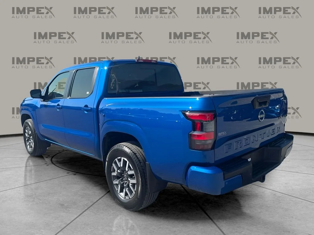 Used 2024 Blue Nissan SL image 3