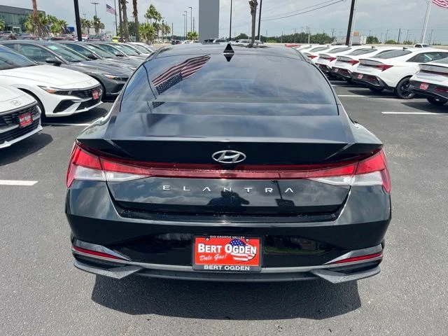 Used 2023 Black Hyundai SEL image 7