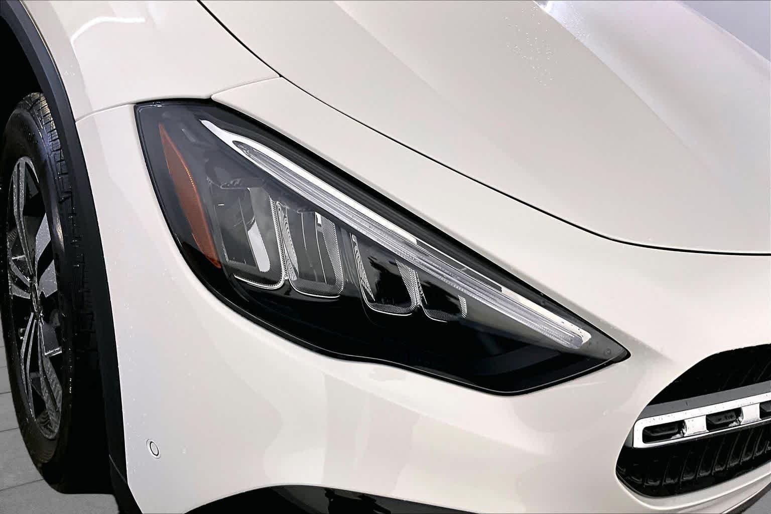 New 2026 Polar White Mercedes-Benz GLA 250 image 16