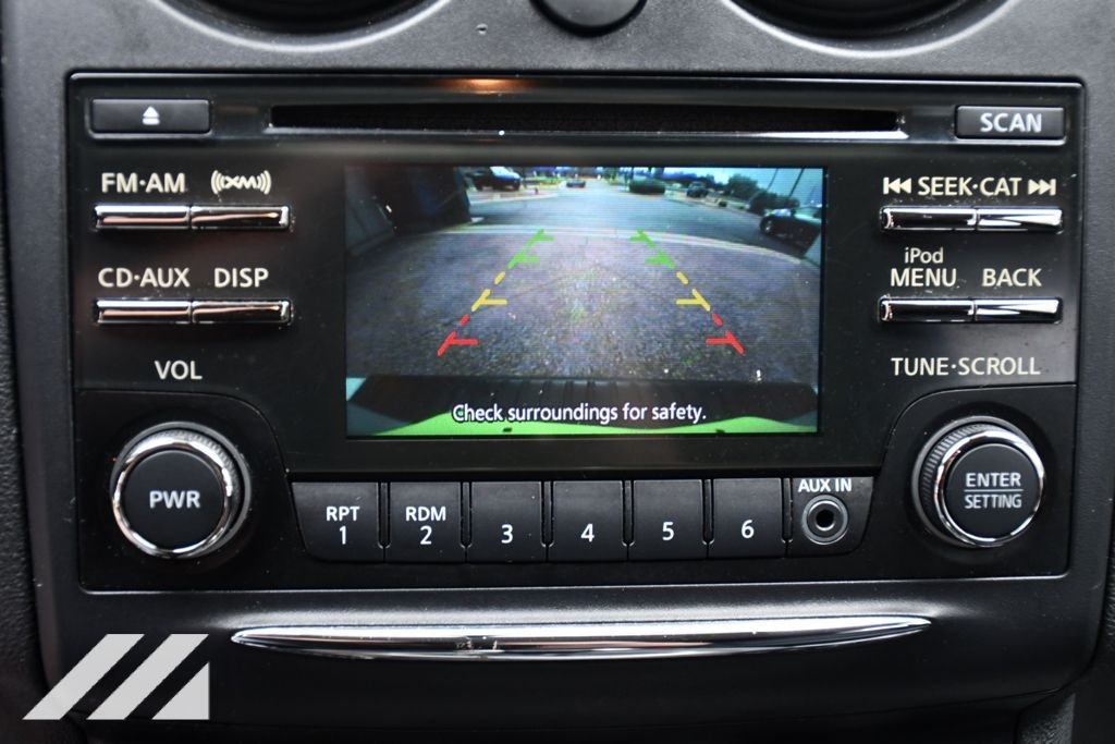 Used 2013 Blue Nissan S image 17