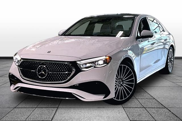 New 2026 MANUFAKTUR Moonlight White Metallic Mercedes-Benz E 450 image 3