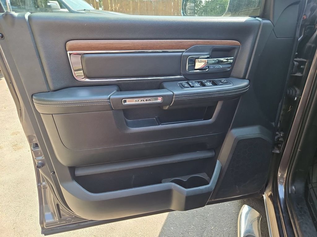 Used 2016 Crystal Metallic Ram Laramie image 11