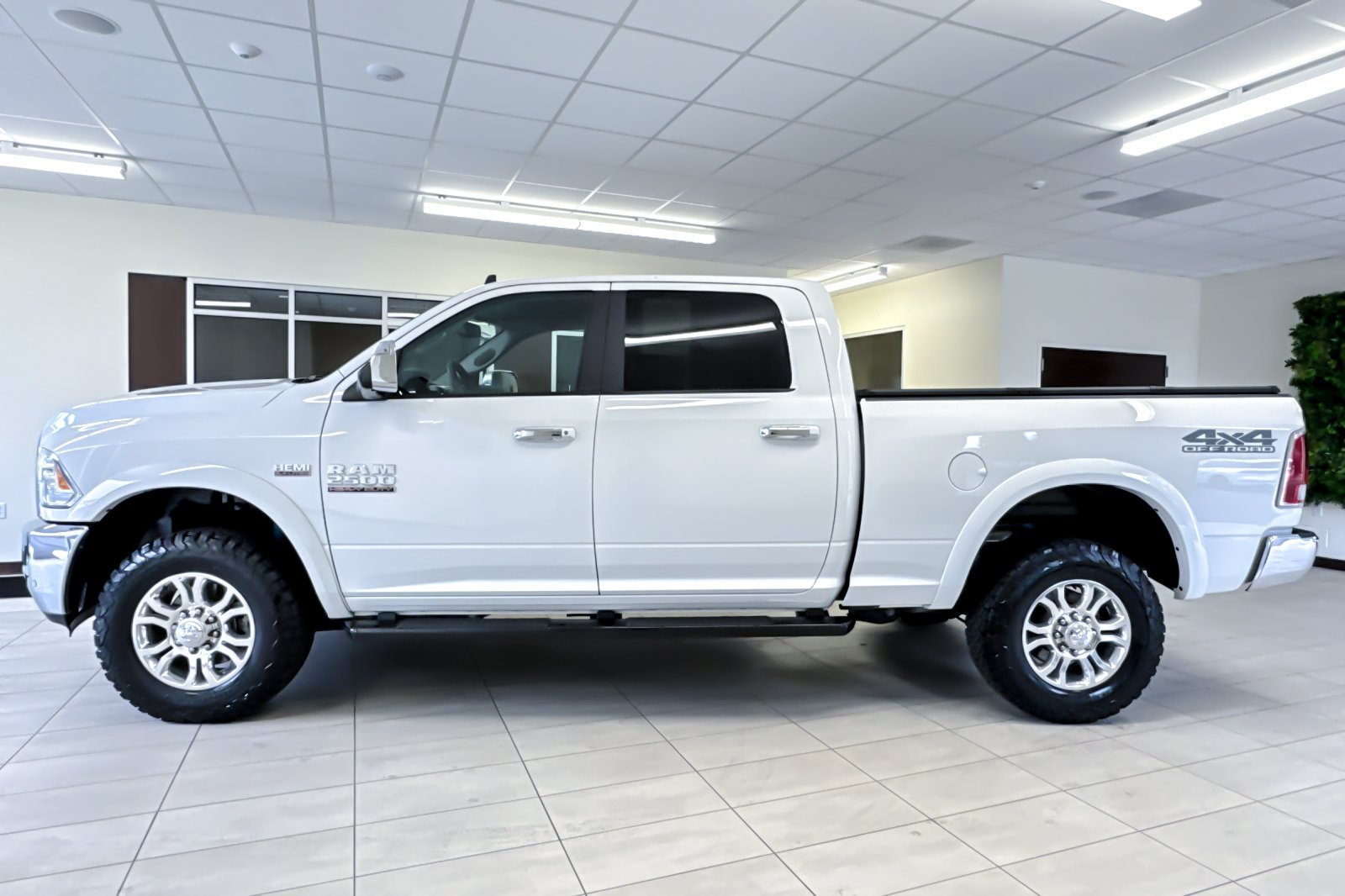 Used 2018 Bright White Clearcoat Ram Laramie image 7