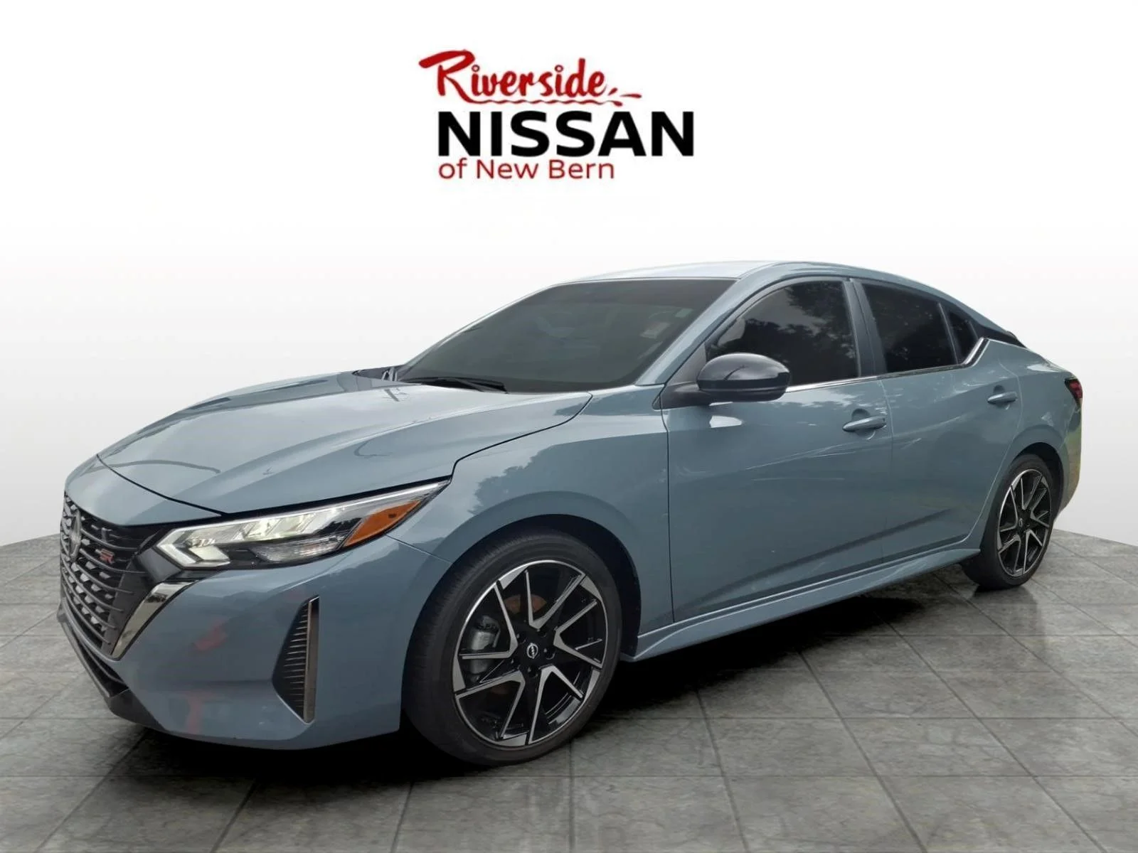 Used 2025 Gray Nissan SR image 5