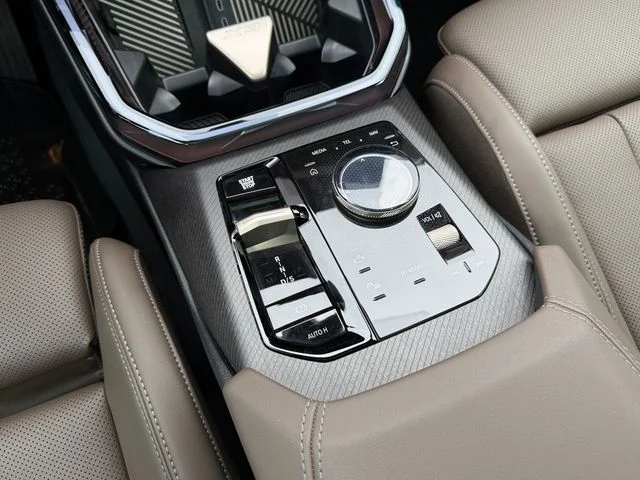 Used 2025 Skyscraper Grey Metallic BMW 30 xDrive image 15