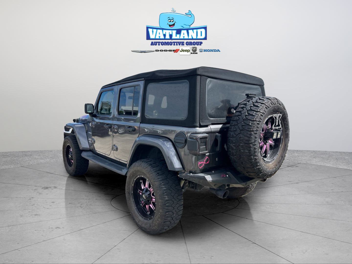 Used 2018 Gray Jeep Unlimited Sahara image 3