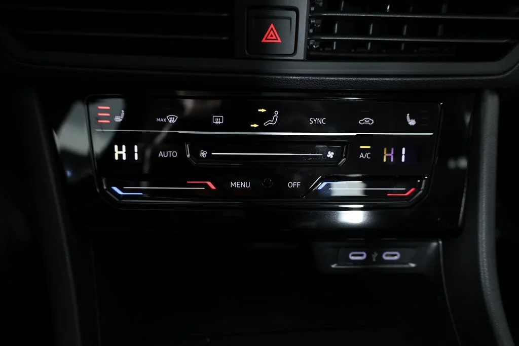 2025 Volkswagen Jetta SE - Photo 13