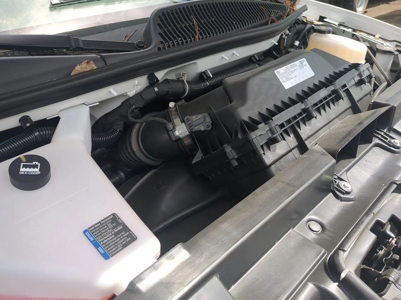 New 2025 Summit White GMC Work Van image 26