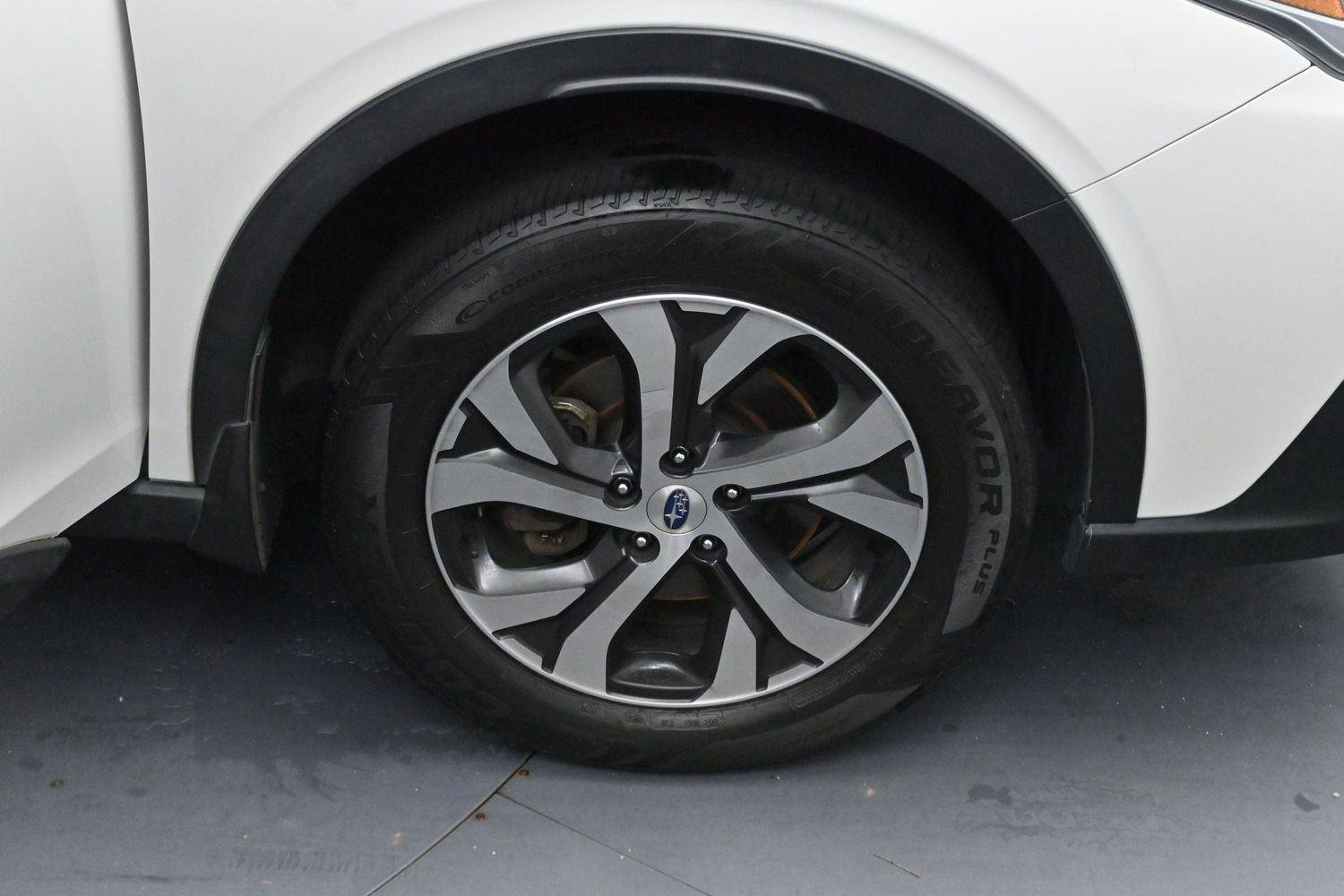 Used 2022 Crystal White Pearl Subaru Limited image 32