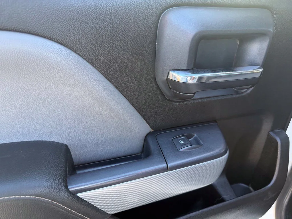 Used 2015 White Chevrolet LT image 19