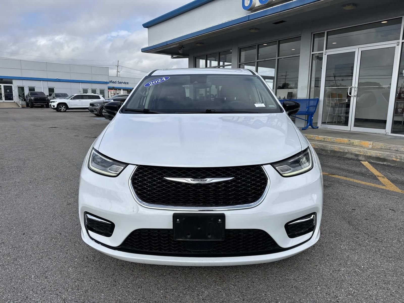 Used 2024 Chrysler Pacifica PHEV Select with VIN 2C4RC1S79RR108974 for sale in D'Iberville, MS