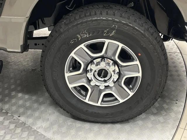 New 2026 Marsh Gray Ford Lariat image 19