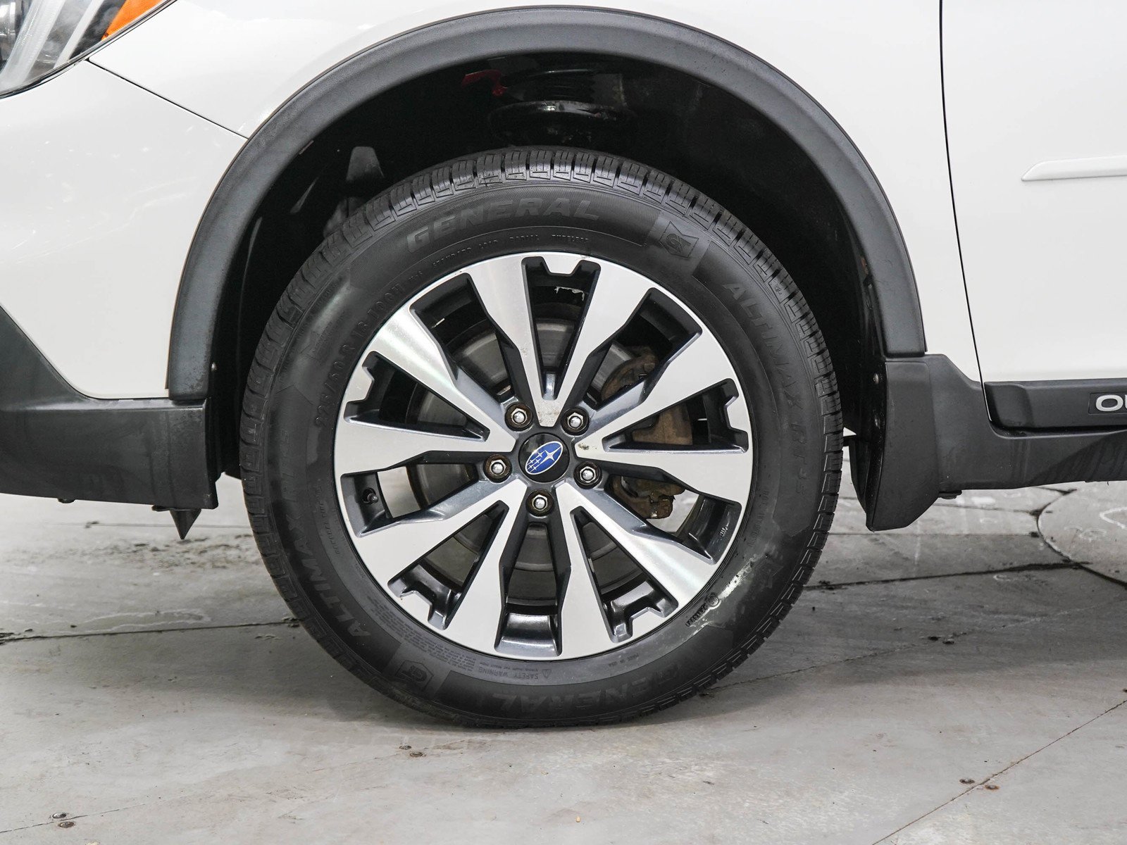 Used 2015 Crystal White Pearl Subaru 2.5i image 30
