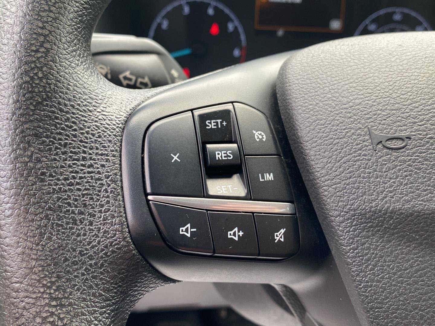 Used 2023 Oxford White Ford 350 XLT image 14
