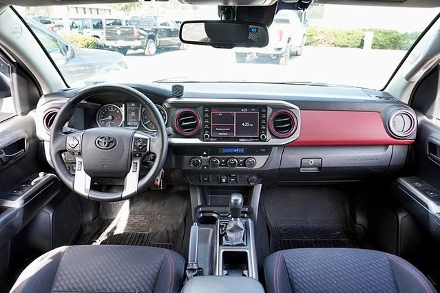 Used 2022 White Toyota SR5 image 16