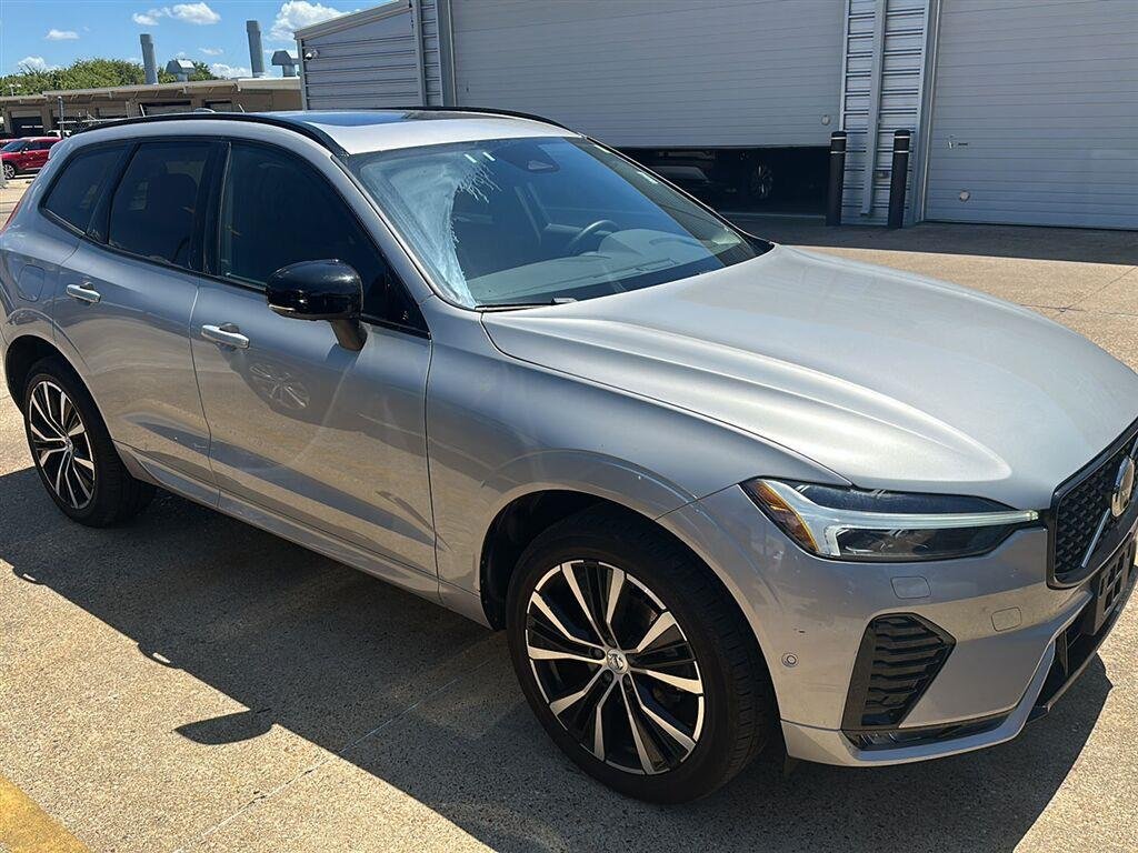 Used 2023 Silver Dawn Metallic Volvo Plus Dark Theme image 2