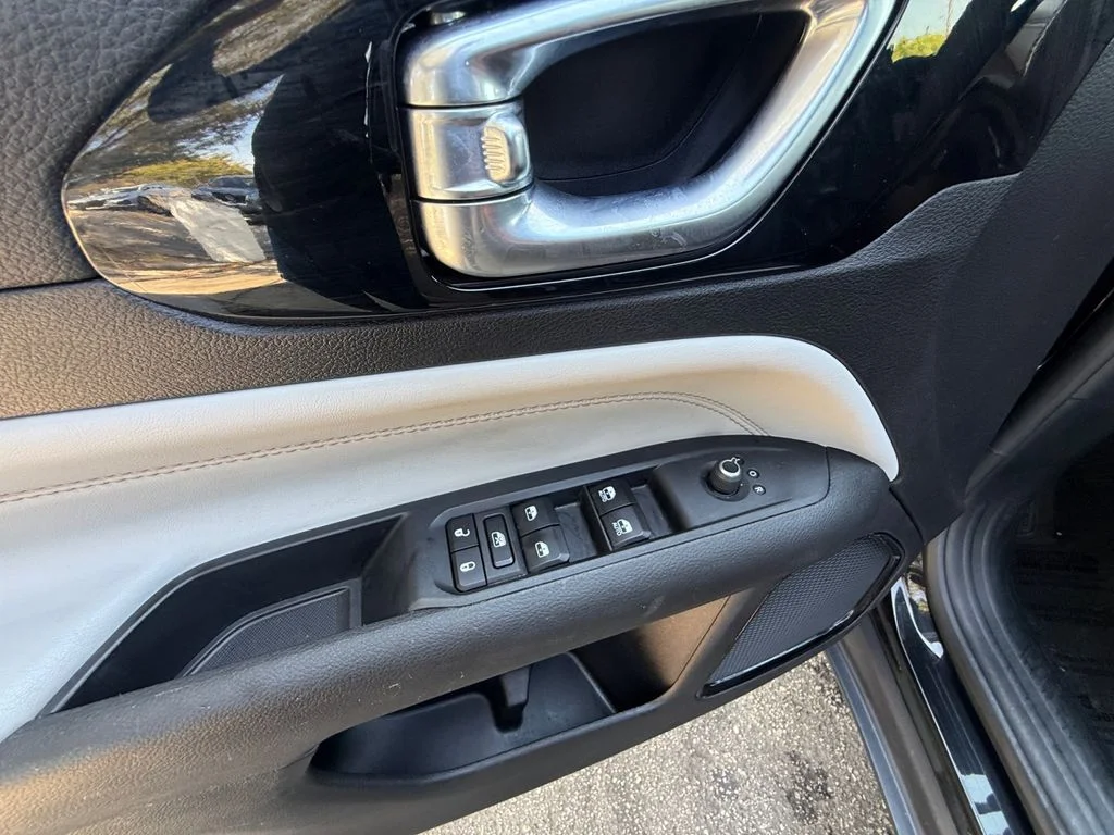 Used 2025 Black Jeep Limited image 11