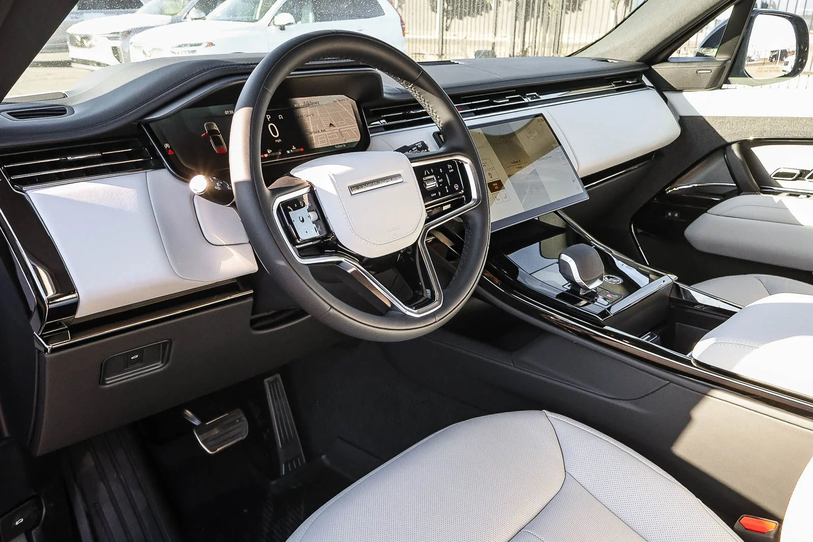 New 2026 Borasco Grey Land Rover SE image 27
