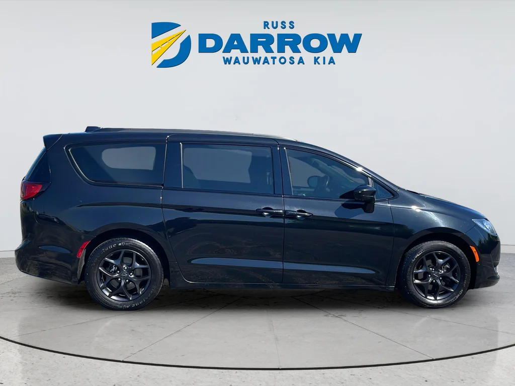 Used 2020 Black Chrysler Touring L image 6