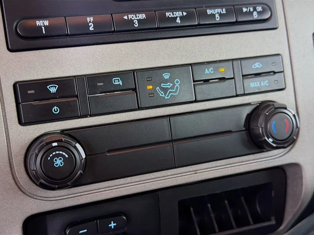 Used 2015  Ford Lariat image 16