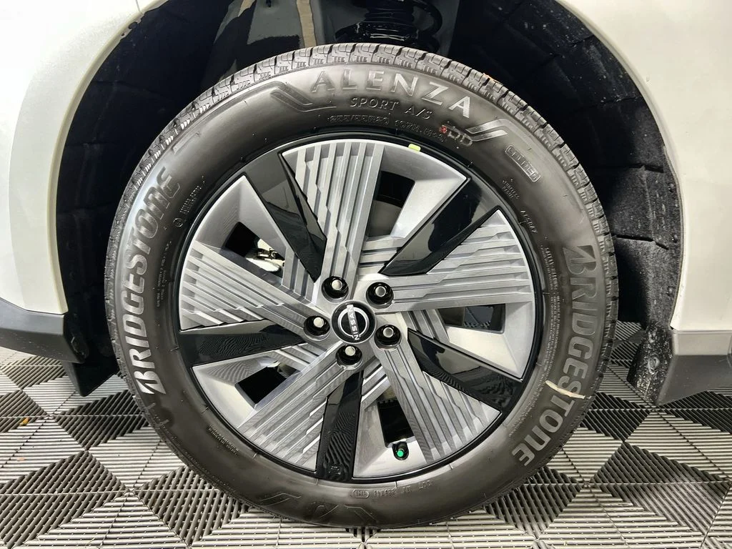New 2026 White Nissan SL image 19