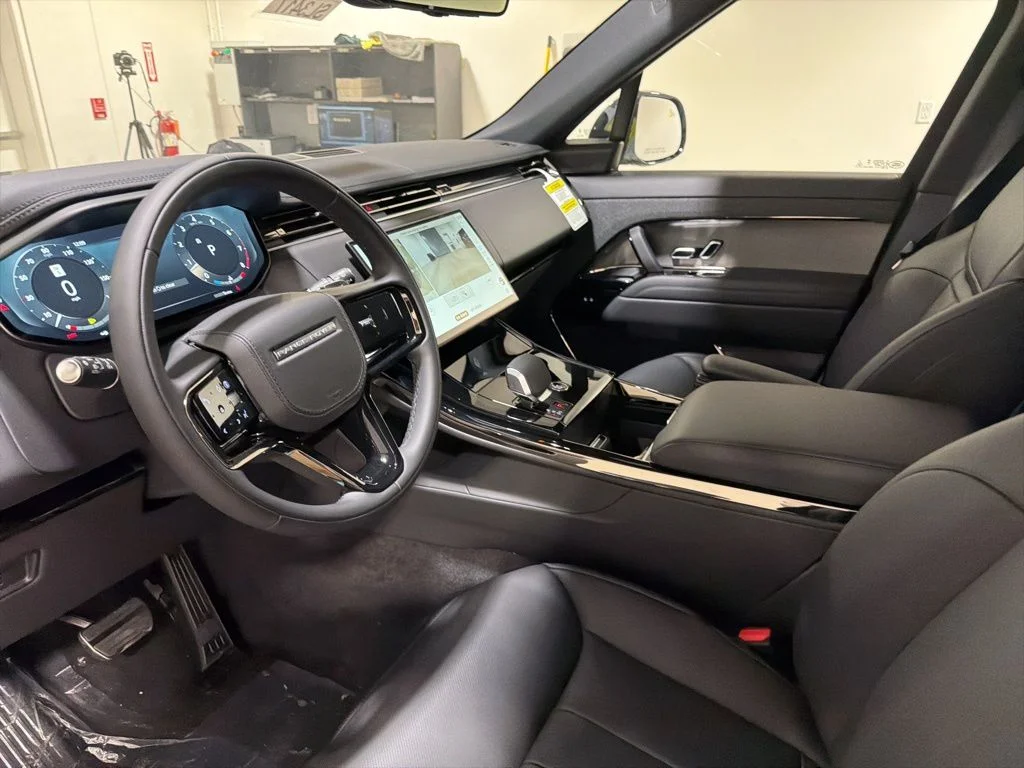 New 2026 Fuji White Land Rover Dynamic SE P530 V8 image 10