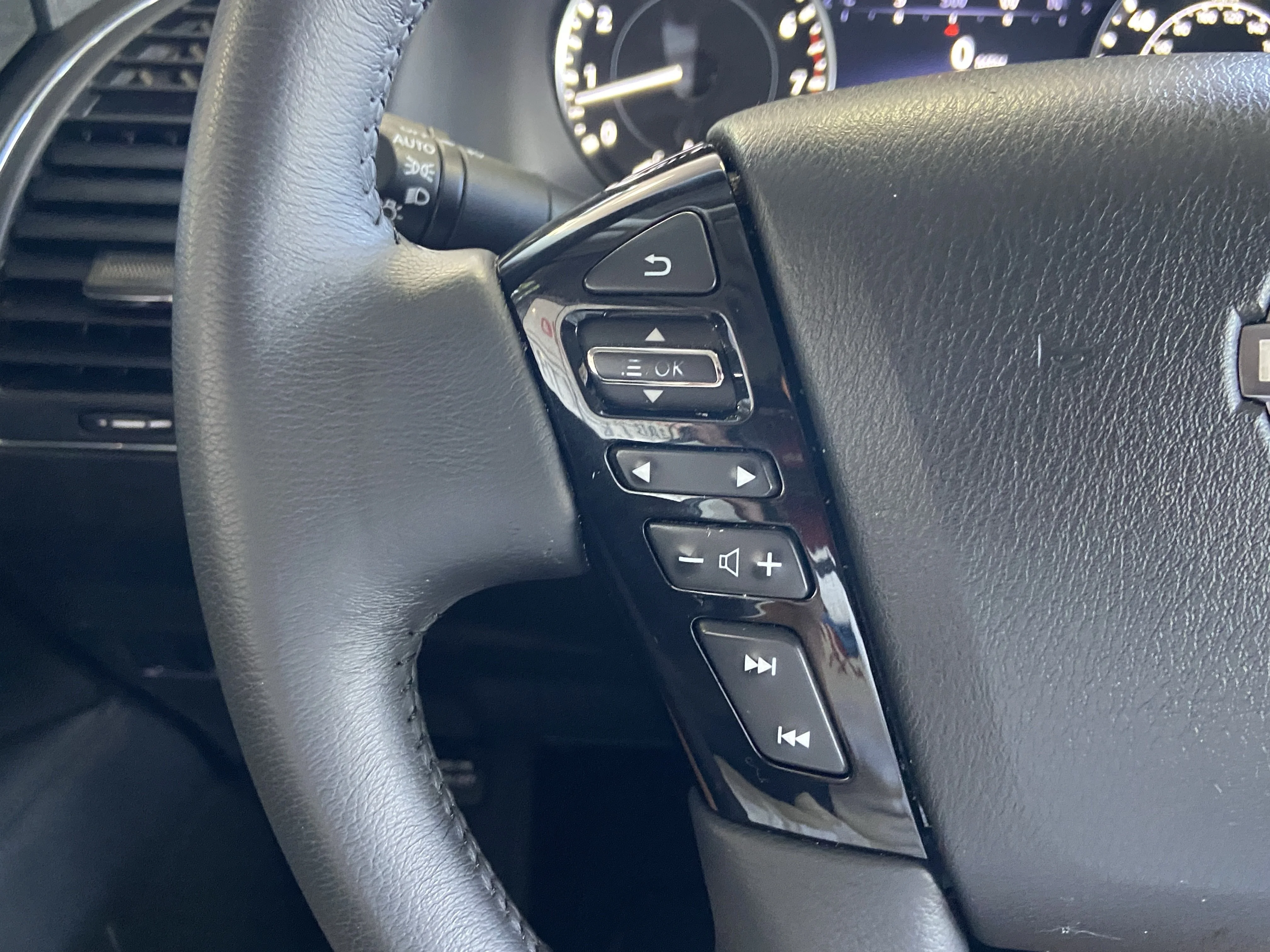 2023 Nissan Armada SV - Photo 16