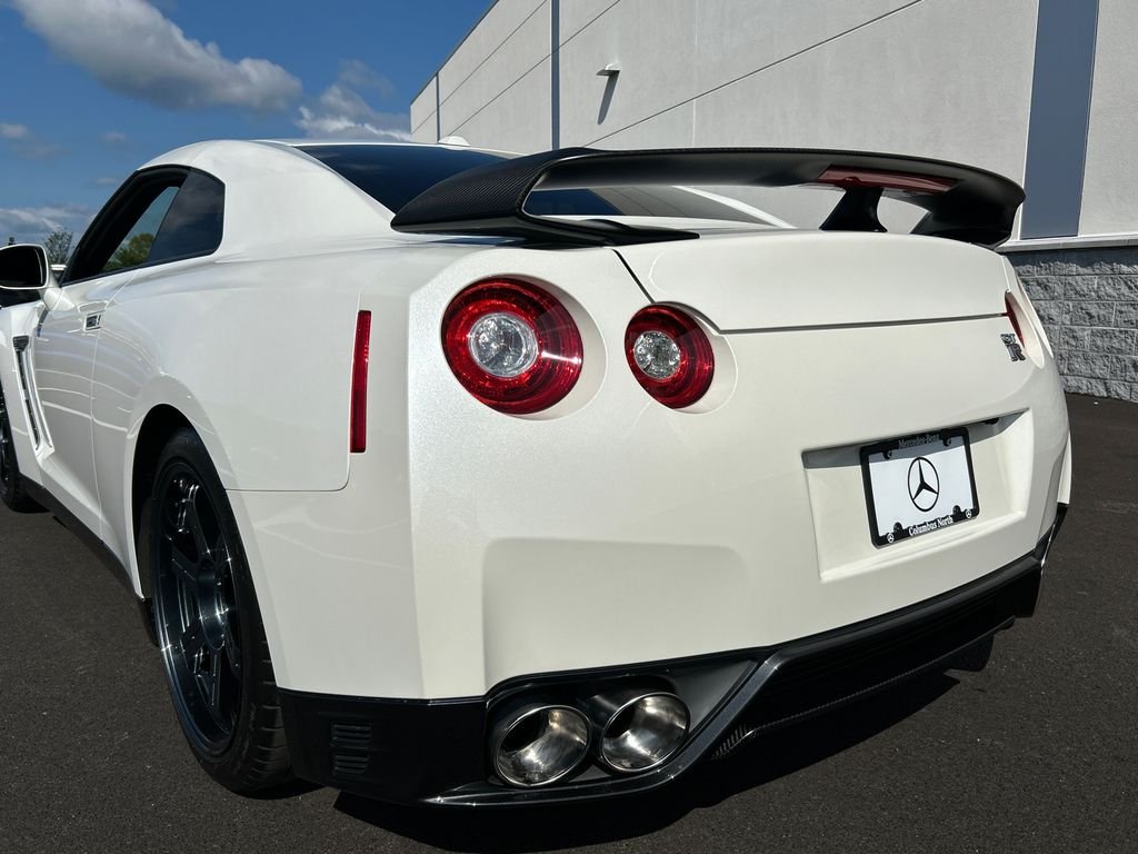 Used 2015 White Nissan Black Edition image 9
