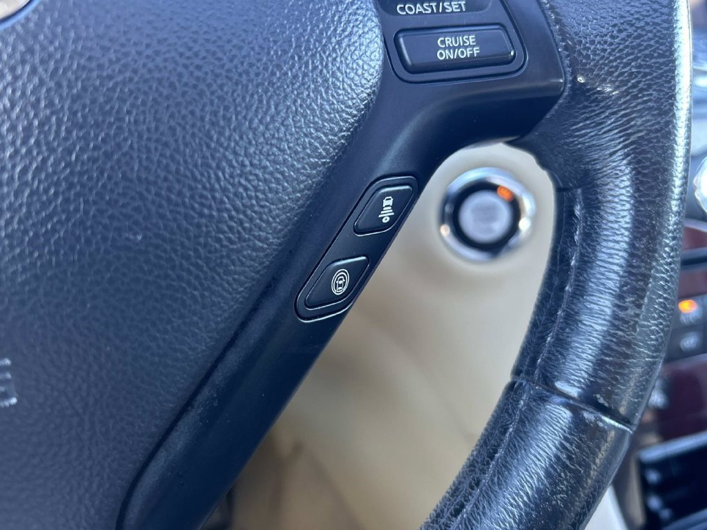 Used 2017 Black INFINITI Base image 23