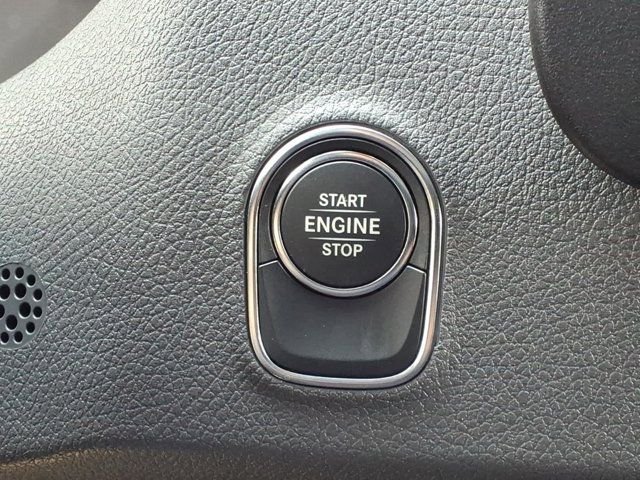 New 2026 Arctic White Mercedes-Benz Worker image 25