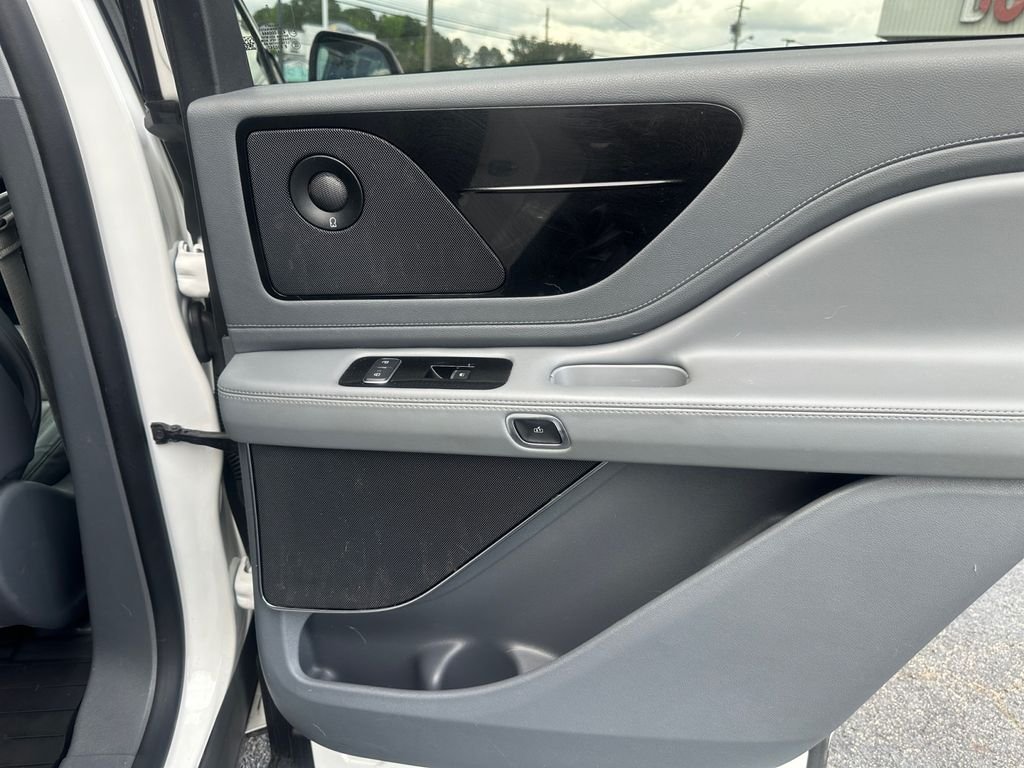 Used 2020 White Lincoln Reserve image 18