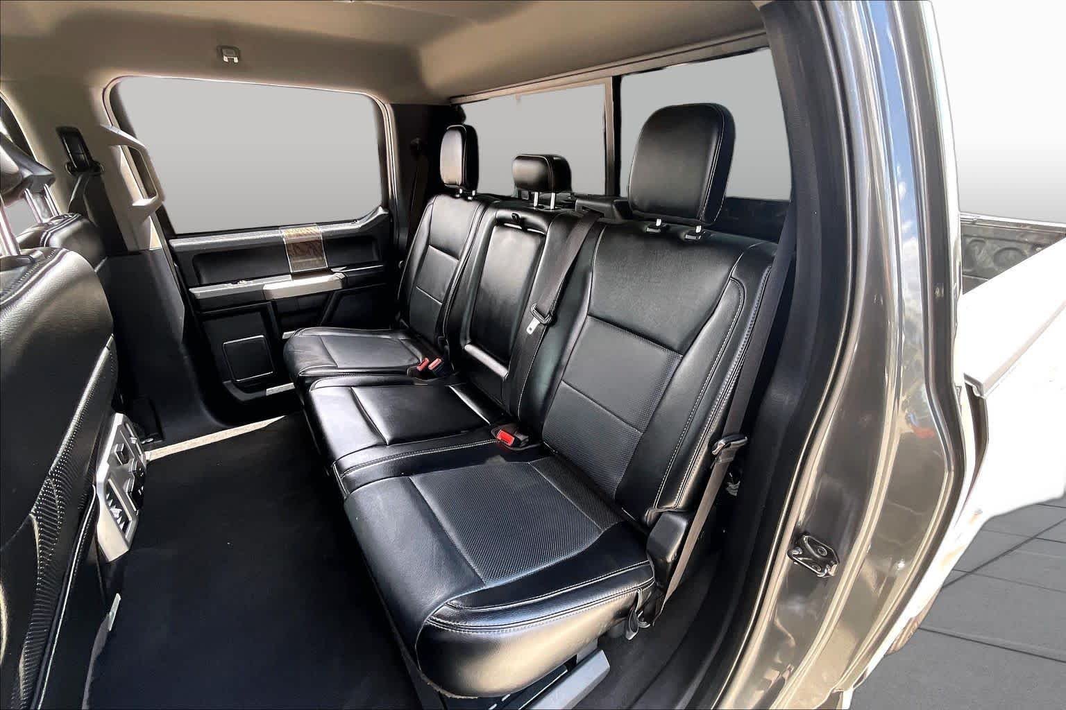 Used 2019 Magnetic Metallic Ford LARIAT image 18