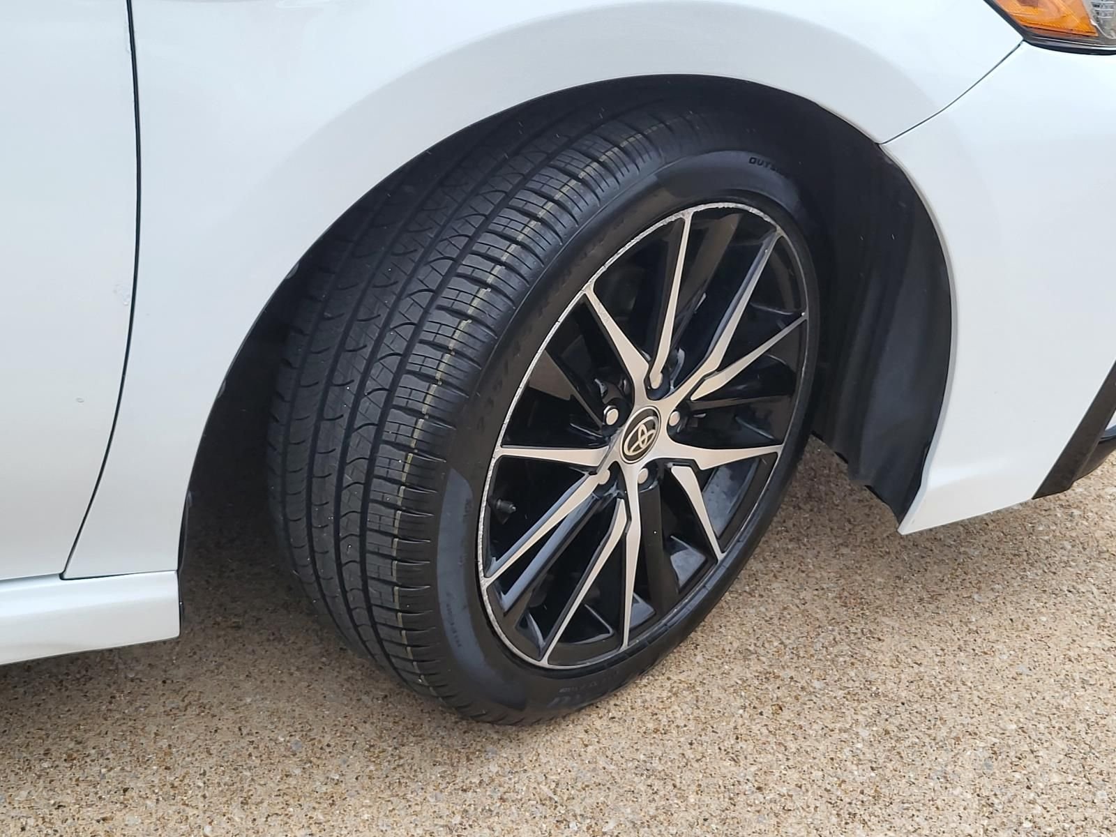 Used 2024 Ice Cap Toyota SE image 7