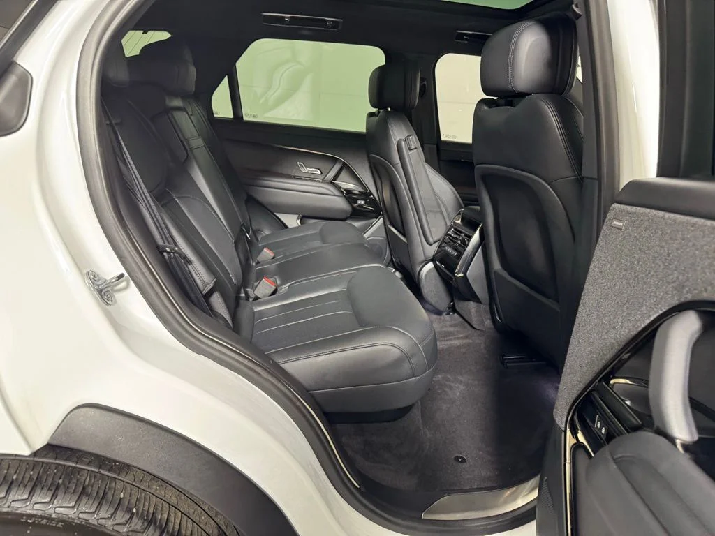 Used 2023 Fuji White Land Rover SE image 28