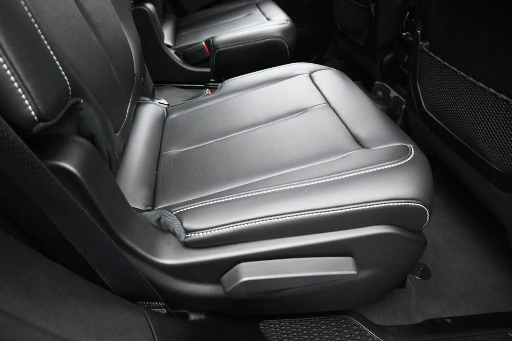 Used 2025 Silver Jeep Limited image 42