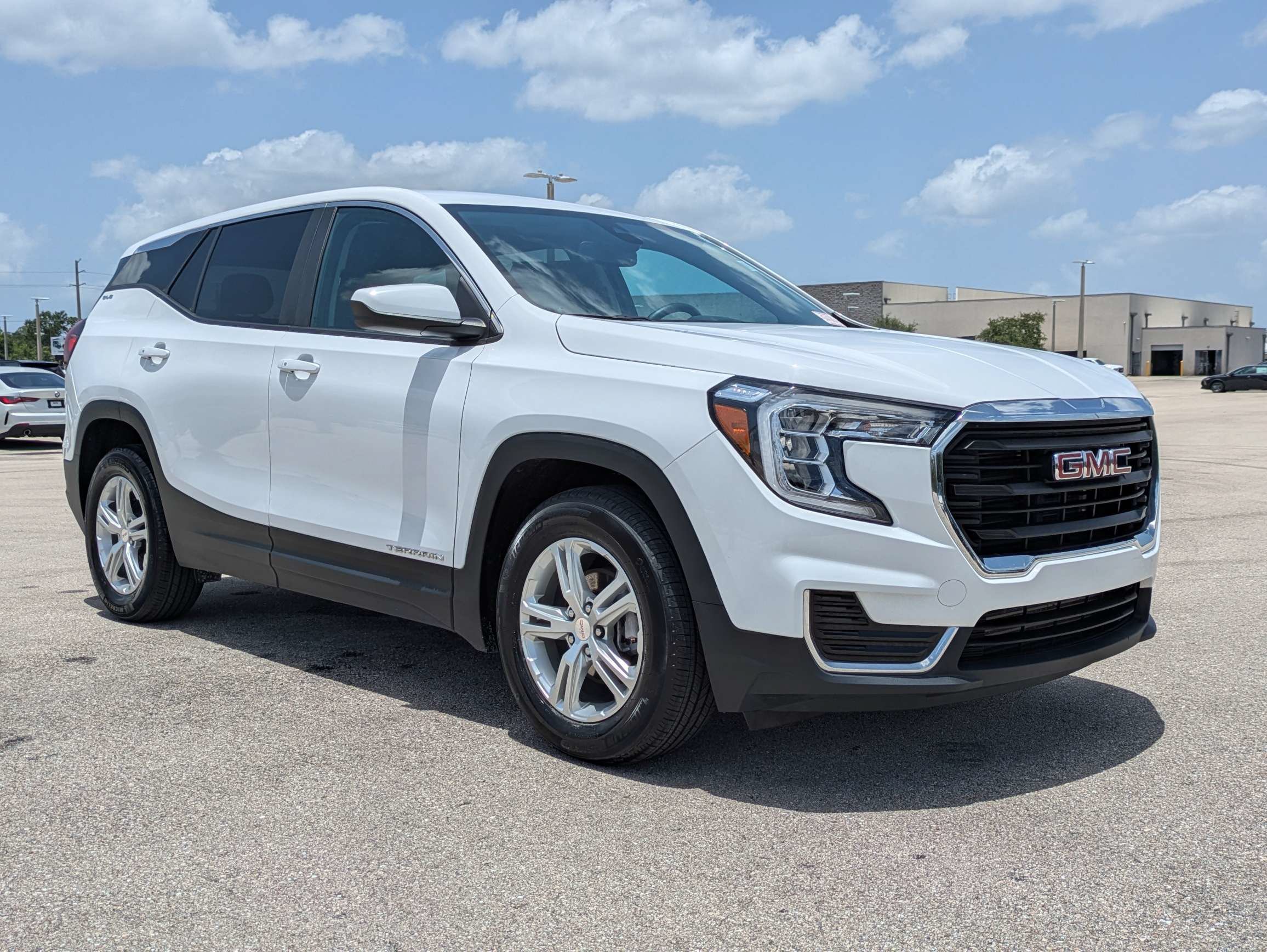 Used 2024 Summit White GMC SLE image 2