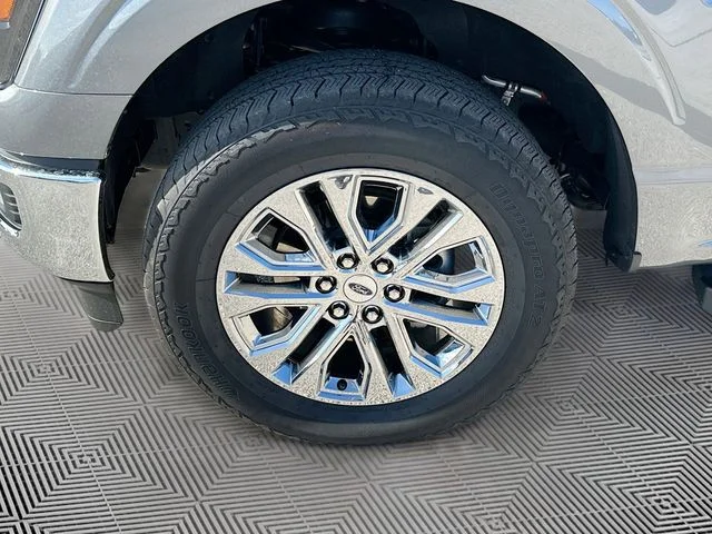 Used 2025 Gray Ford Lariat image 31