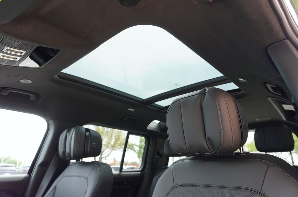 New 2026 Santorini Black Land Rover X image 14