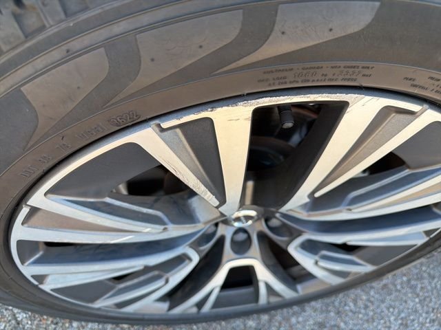 Used 2021 White Volvo T5 Momentum image 4