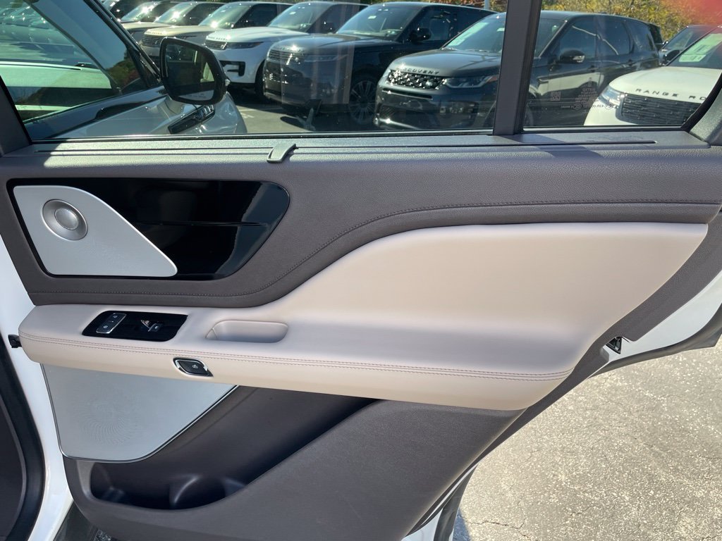 Used 2023 White Lincoln Reserve image 14