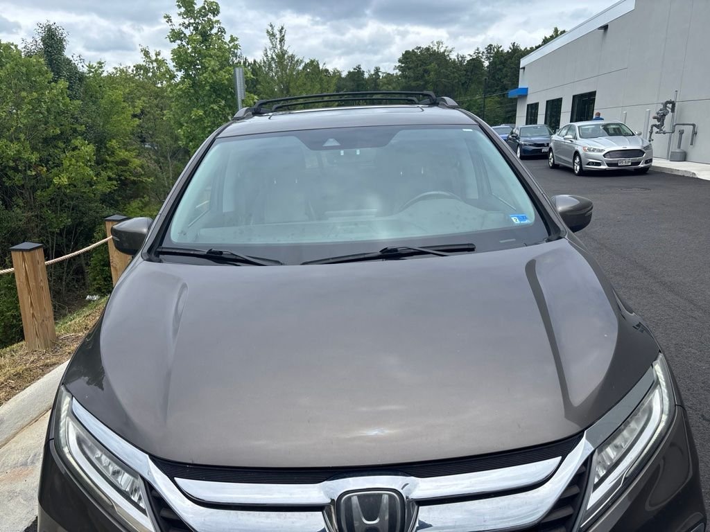 Used 2018 Pacific Pewter Metallic Honda Touring image 3