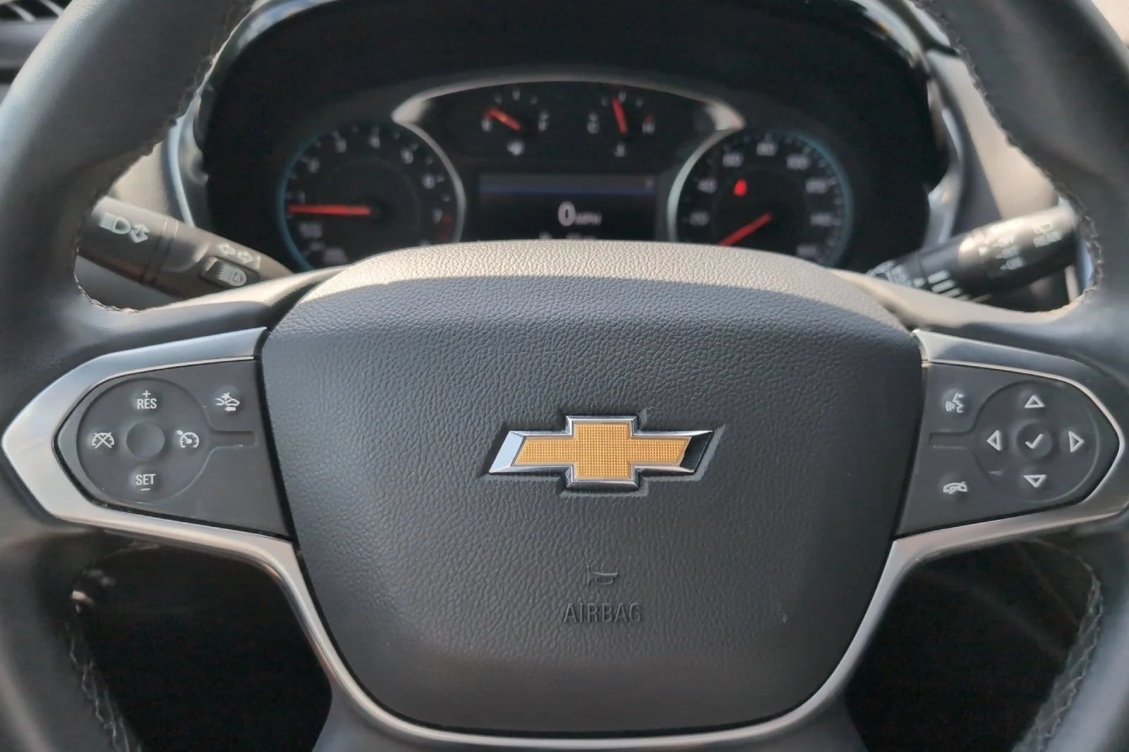 Used 2023 SUMMIT WHITE Chevrolet LT Cloth image 25