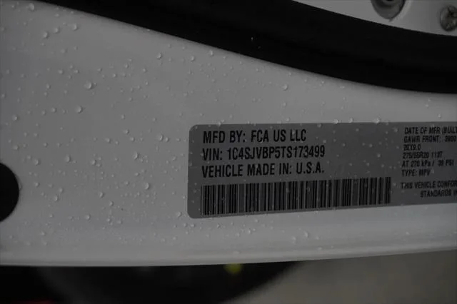New 2026 Bright White Clear-Coat Exterior Paint Jeep Grand Wagoneer image 40