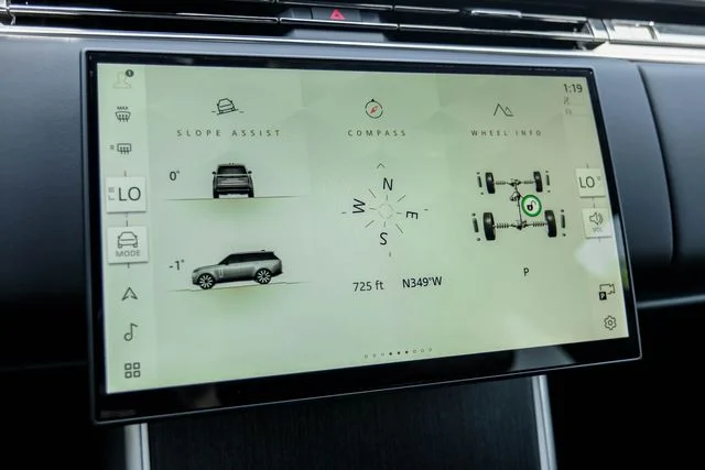 New 2026  Land Rover SE image 41