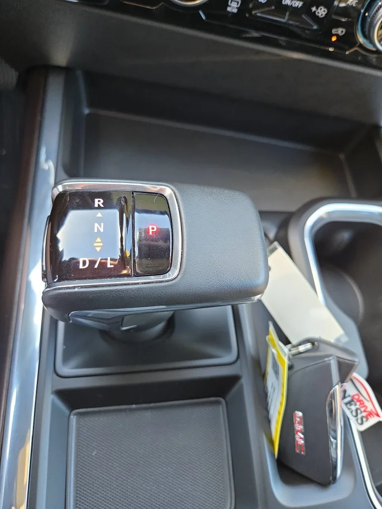 2024 GMC Sierra 1500 SLT - Photo 23
