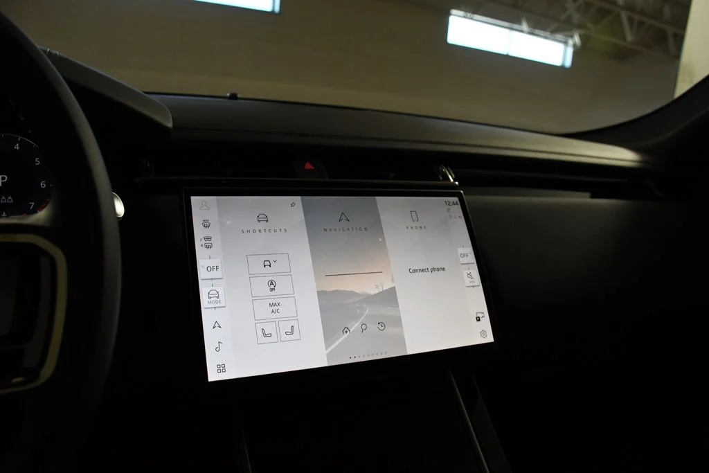 New 2026 Fuji White Land Rover Dynamic SE image 33