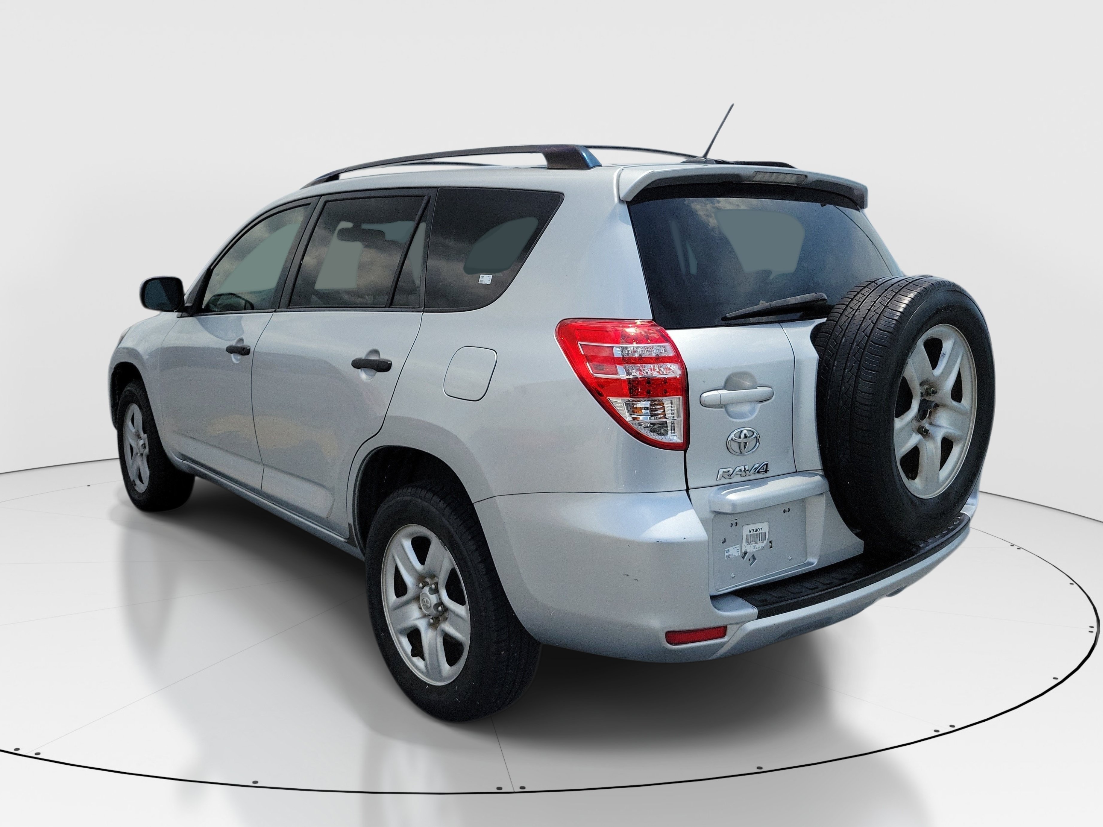 Used 2011 Classic Silver Metallic Toyota Base image 4