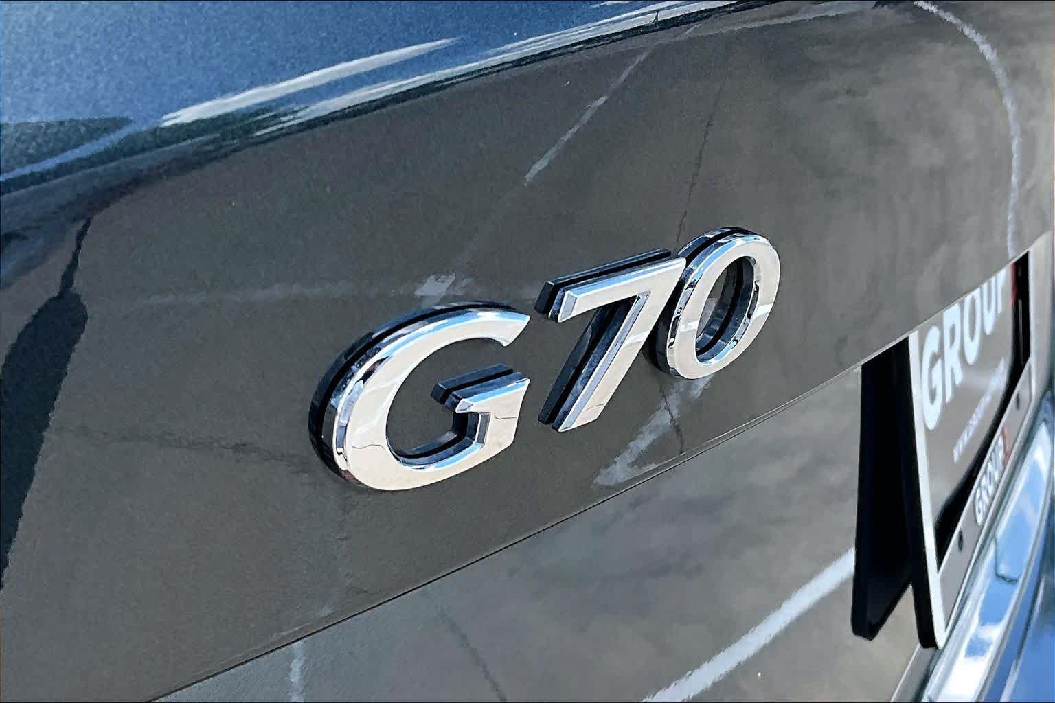Used 2019 Black Forest Green Genesis 3.3T Design image 31