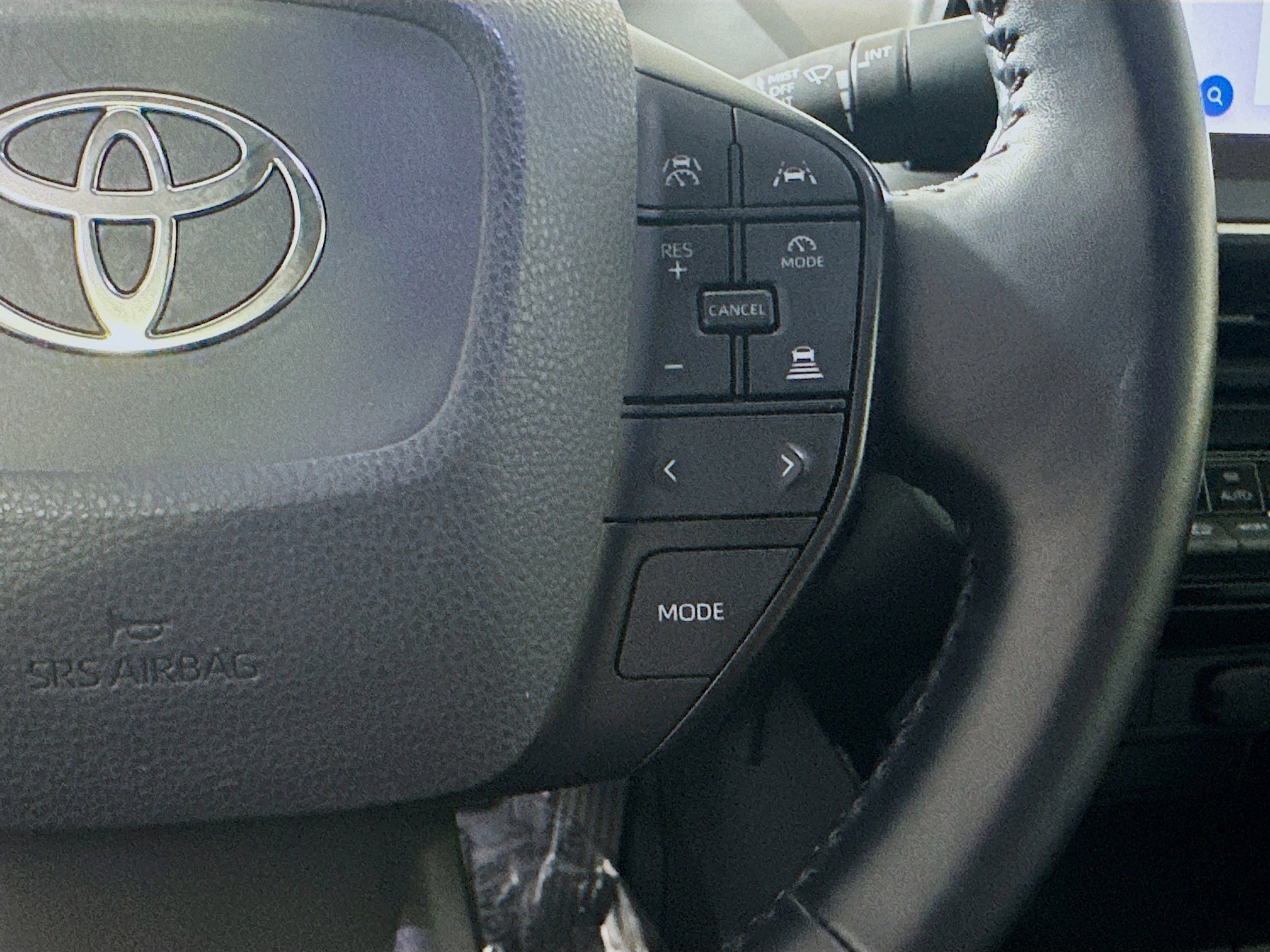 Used 2023 Pearl Toyota LE image 17
